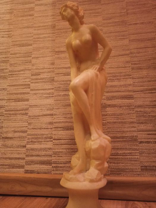 Figurka kobiety.