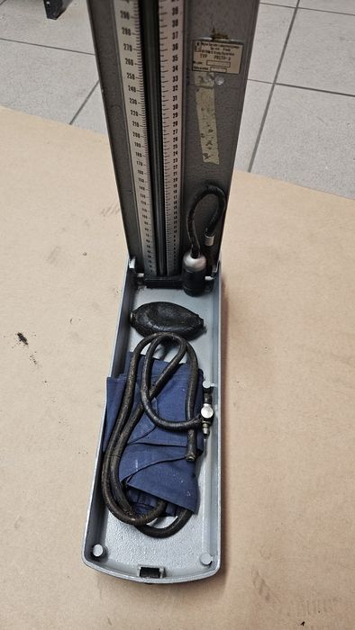 ciśnieniomierz PRLTH-2 z 1985 roku.