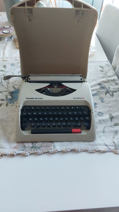 Máquina de escrever olympia traveller de luxe