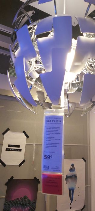 Candeeiro suspenso, branco com interior prateado. Modelo IKEA PS 2014