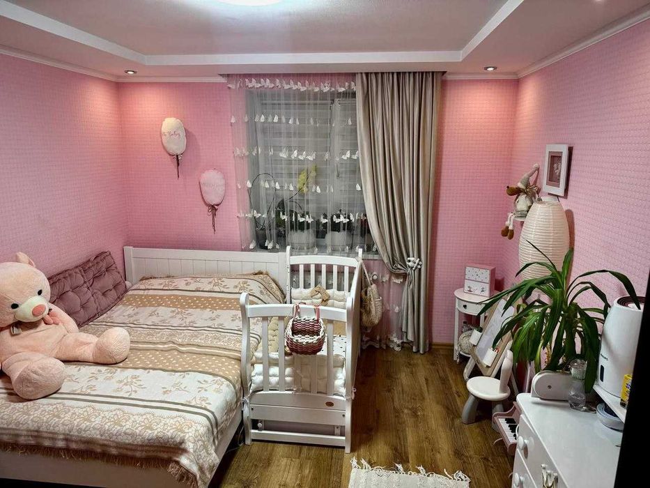 Продаж двоповерхової 3-кімнатної квартири за дуже вигідною ціною.