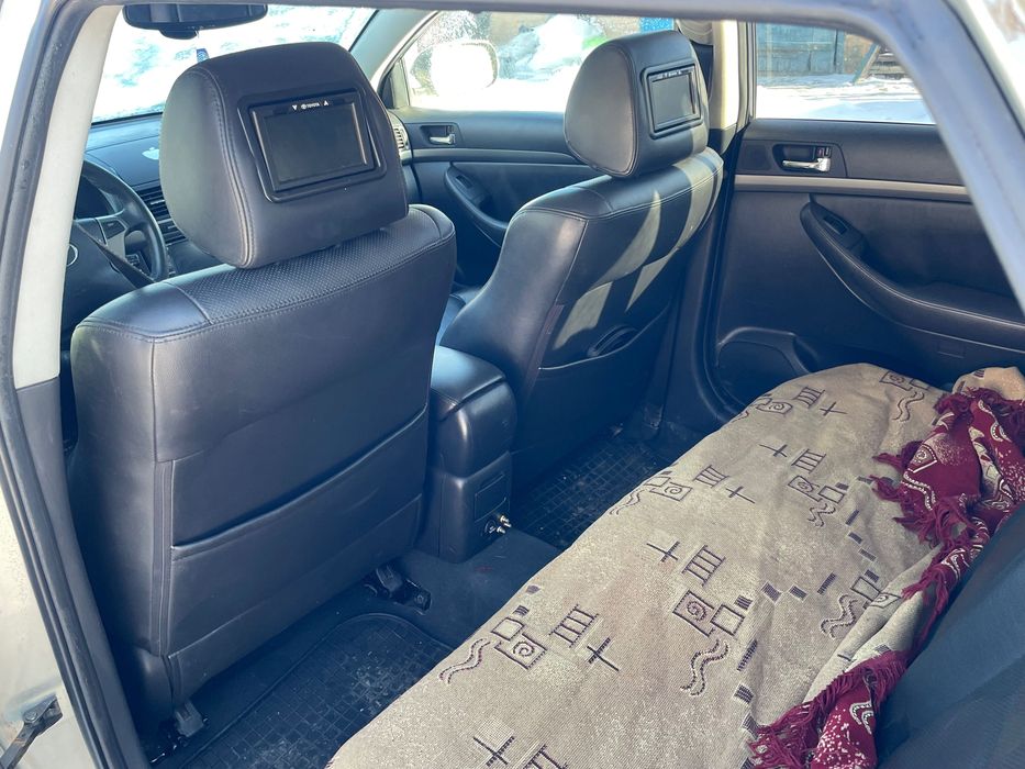 Тойота Авенсіс д4д ідеальний стан