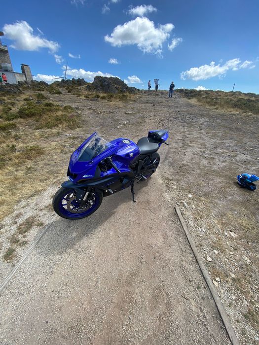 Vendo Yamaha R7 2025