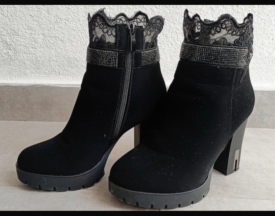 Bota preta plataforma