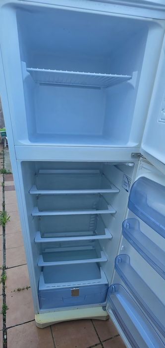 Frigorífico Indesit...Esta em bom estado  200€ negociável!