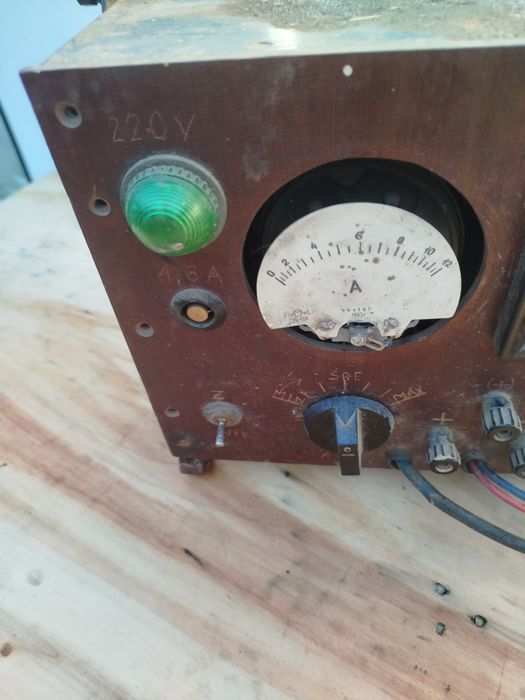 Stary prostownik 12 24 v działający