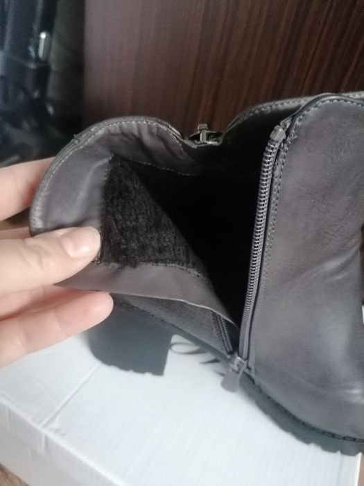 Szare botki na obcasie