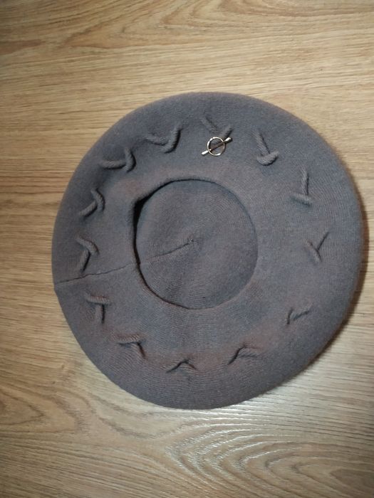 Берет - шапка жіночий