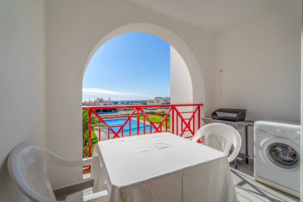 Apartamento T1 com Vista Mar e Piscina perto da Praia
