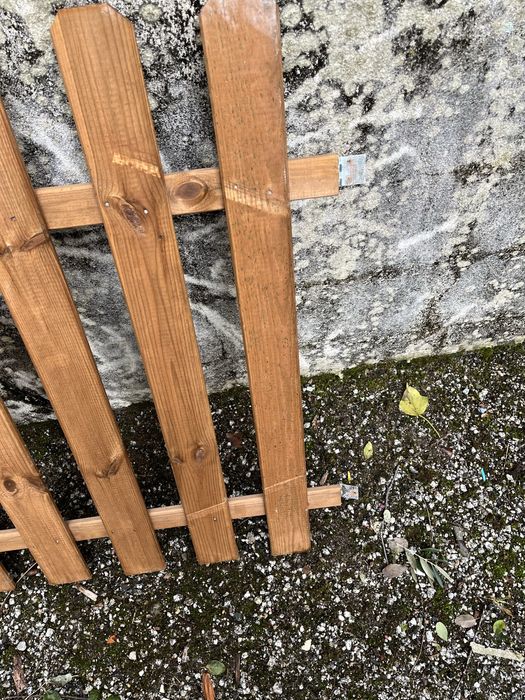 Portão e cerca madeira