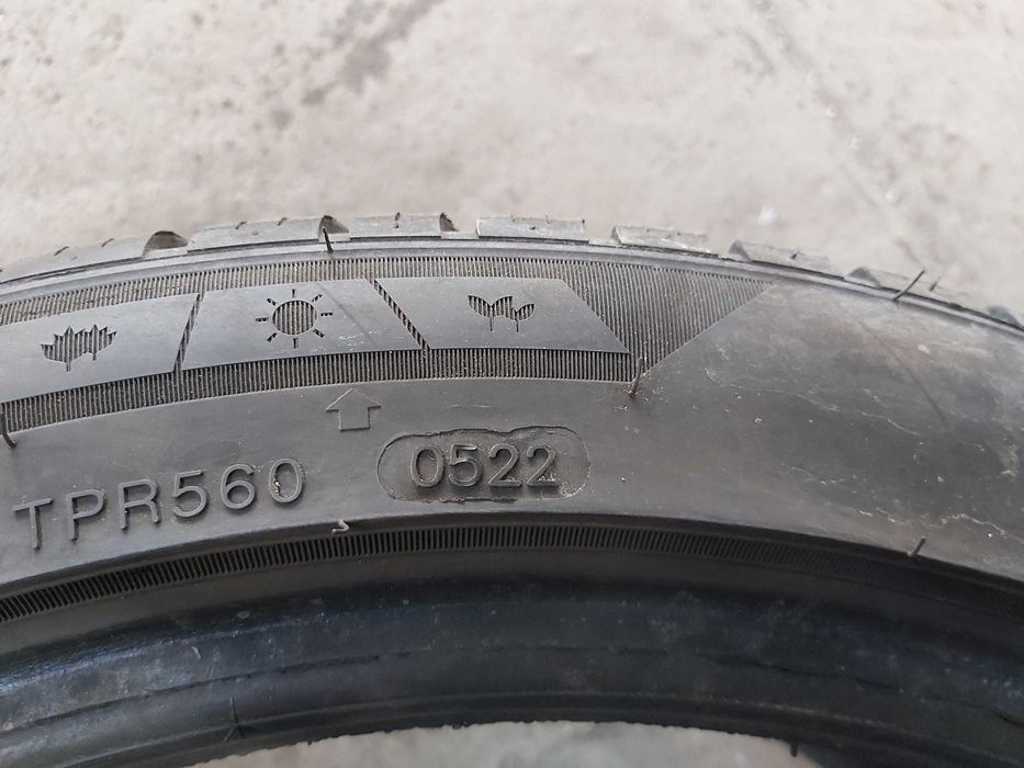 215/45R18 Dwie używane opony całoroczne Imperial