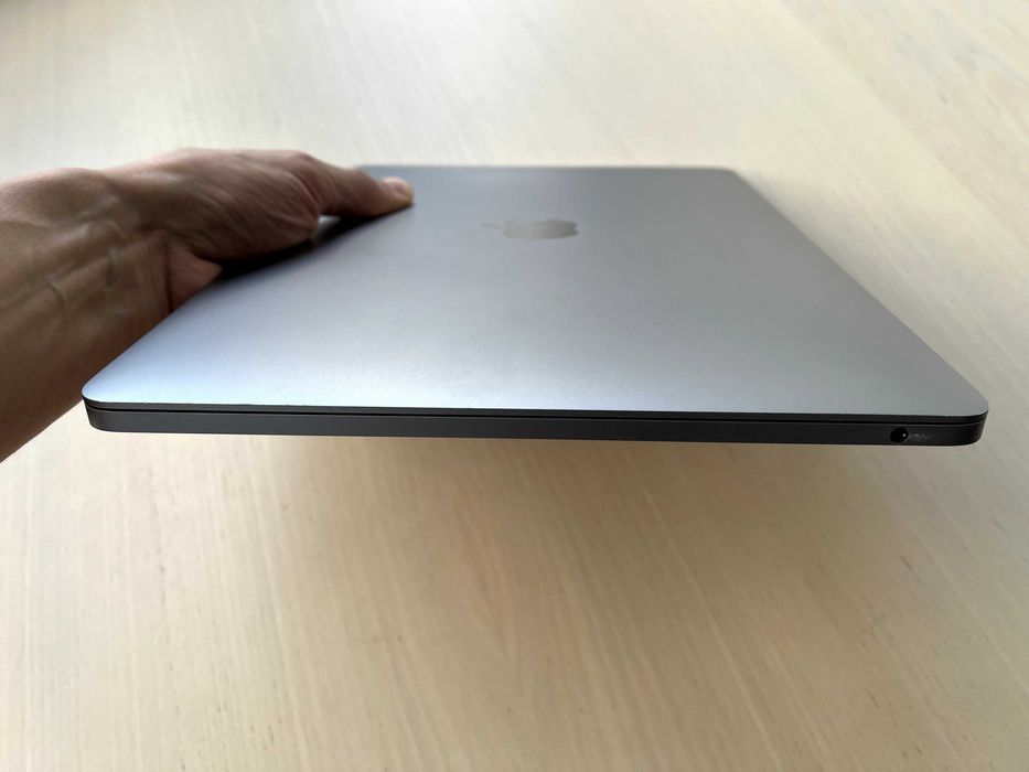 MacBook Pro 13" (2017) — i5 2,3 GHz | 8 GB RAM | 250 GB