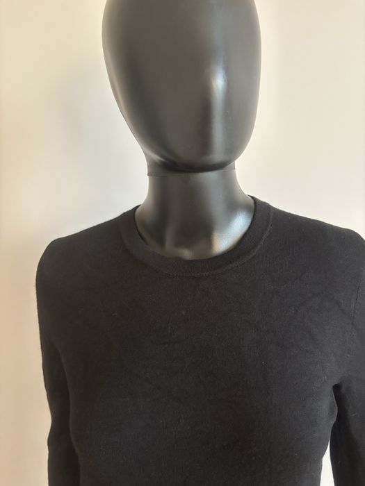 klasyczny elegancki czarny sweter sweterek Zara M Basic dopasowany