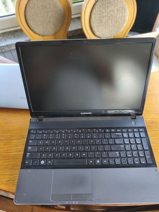Sprzedam dwa komputery Lenovo i Samsung