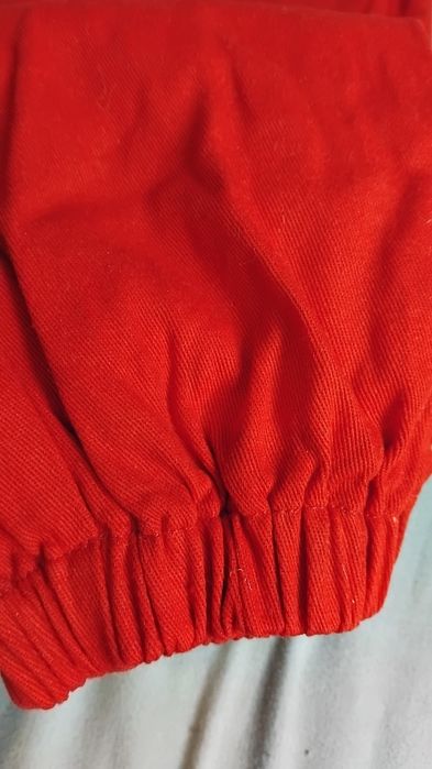 Червоні джинсів джогери