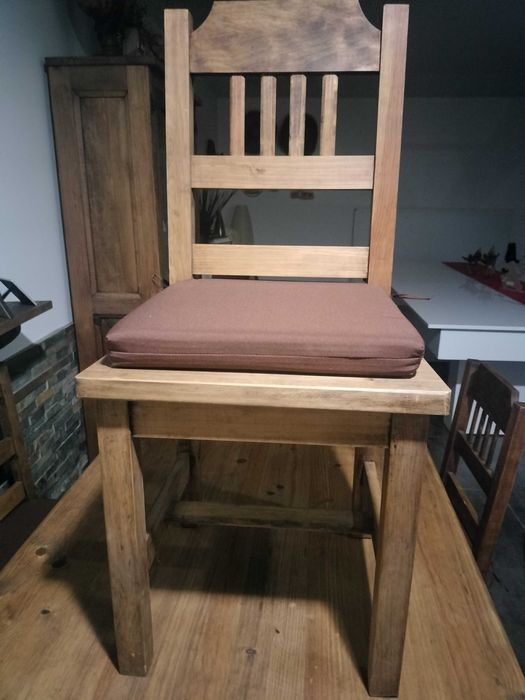 Mesa e 4 cadeiras - Madeira Estilo Rústico