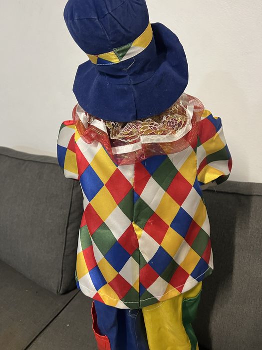 Palhaço com braços flexiveis 84 cm.Roupa cetim