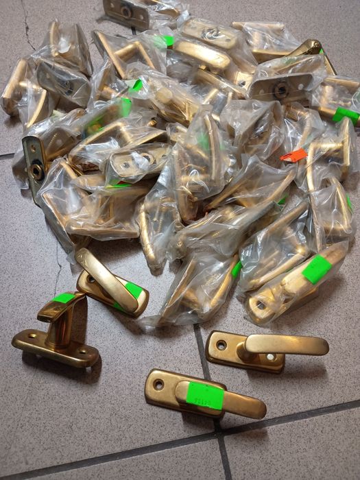 Klamki okienne mosiężne