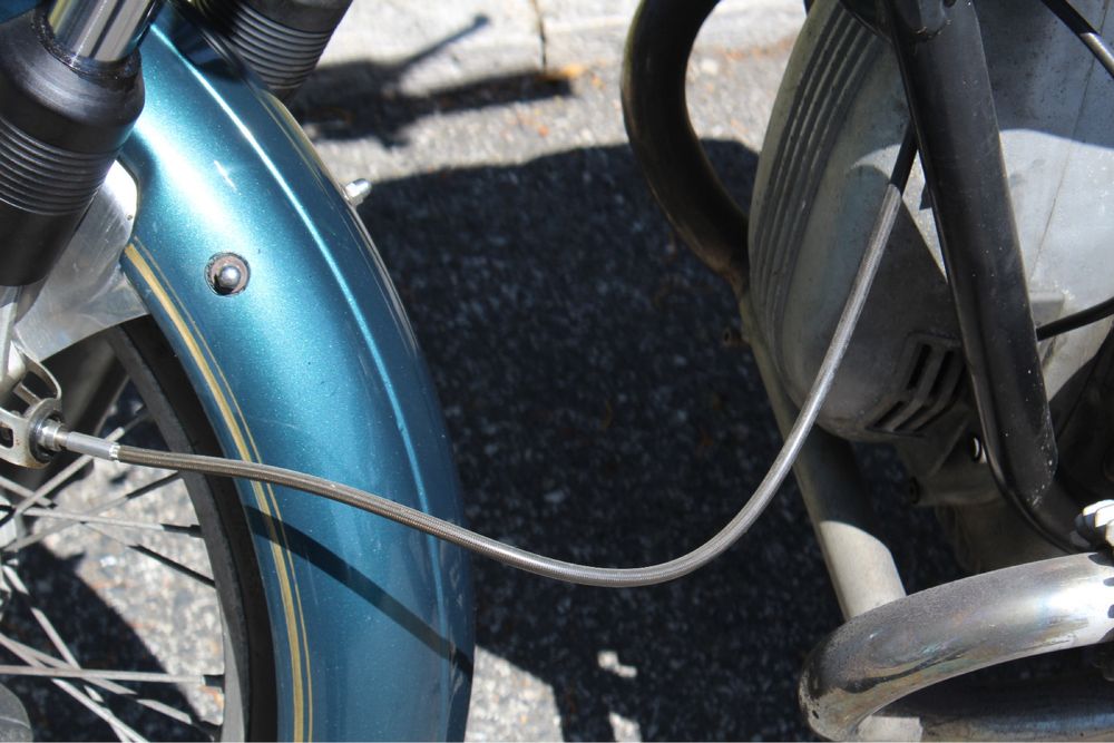 Bmw r60  com documentos a trabalhar