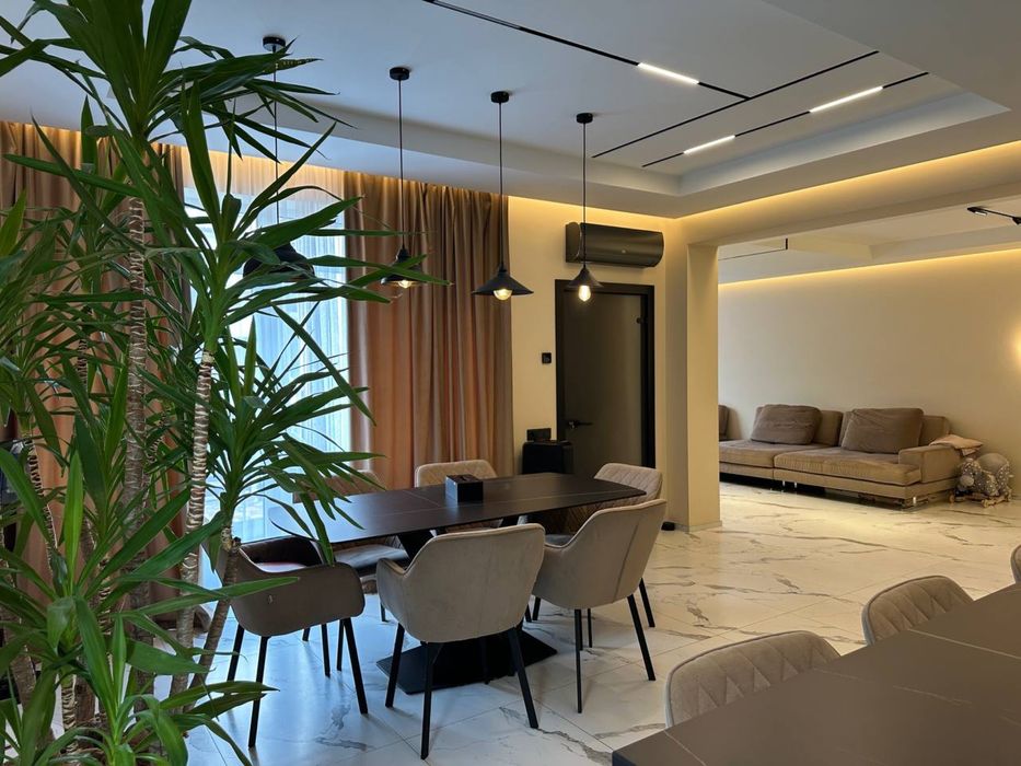 Шикарний дуплекс з дизайнерським ремонтом в закритому містечку