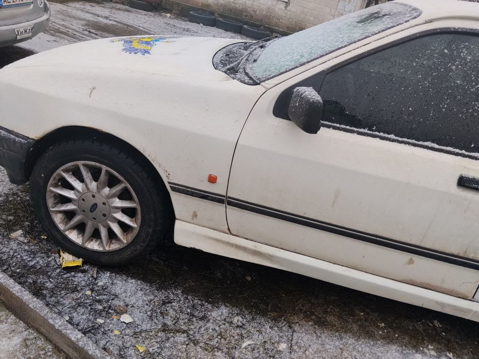 Форд сіерера уневерсал