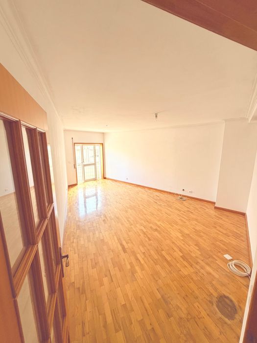 T1+1 com garagem e vista mar | Mafamude | Próximo metro e hospital