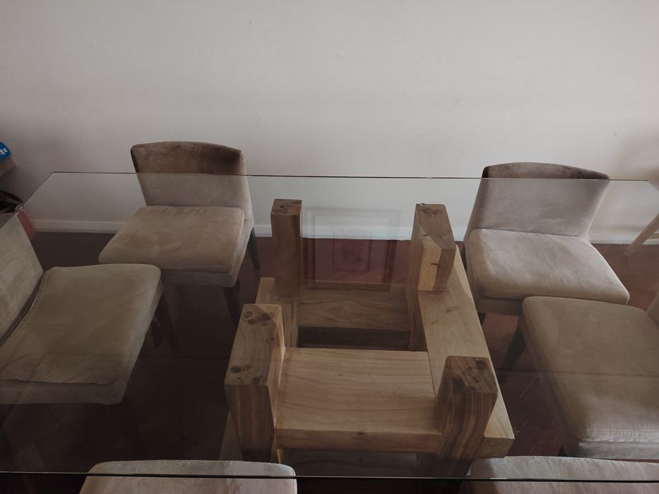 Mesa de jantar, com tampo de vidro. 220 X 110, 6 lugares