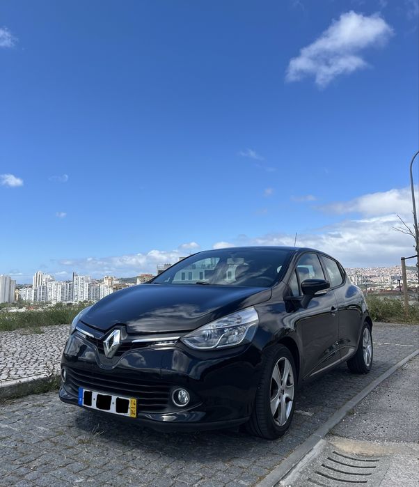 Renault Clio em ótimo estado com CarPlay
