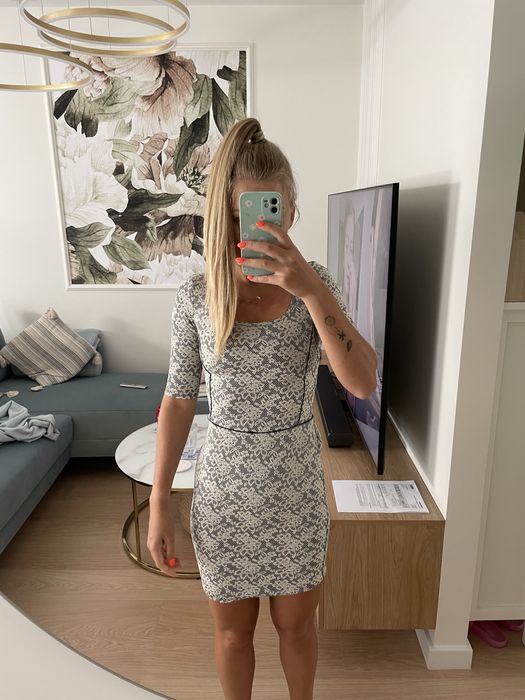 Nowa dopasowana sukienka Bershka XS