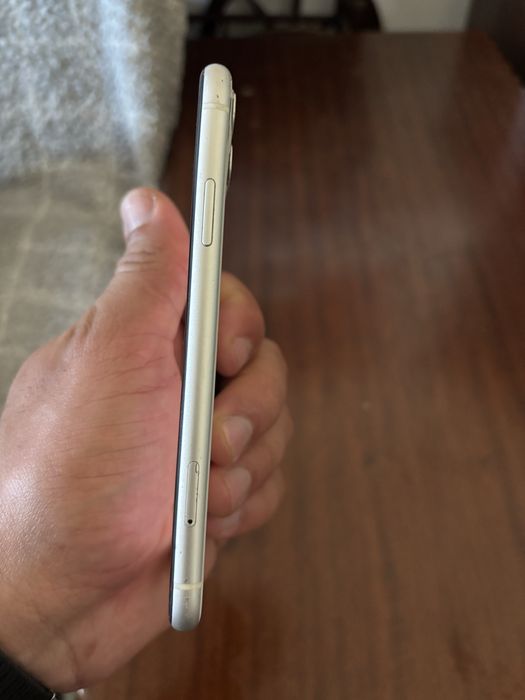 Vendo tela e carcaça original de iphone 11 tudo fincionando !!