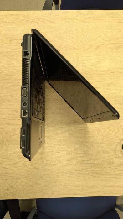 HP Compaq 6735s uszkodzony na części.