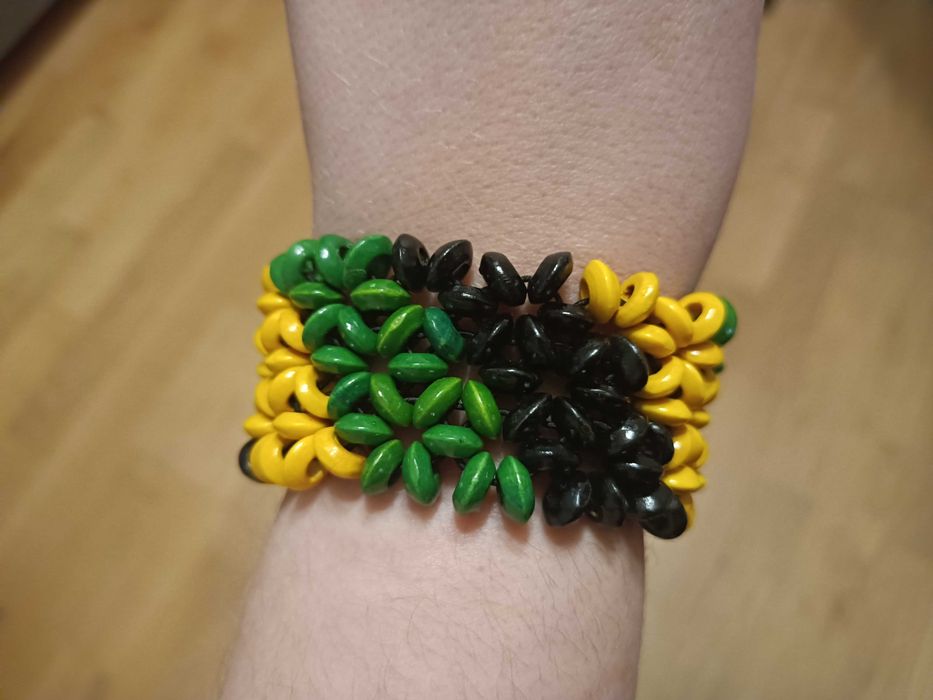 Wielowarstwowa bransoletka z drewnianych paciorków