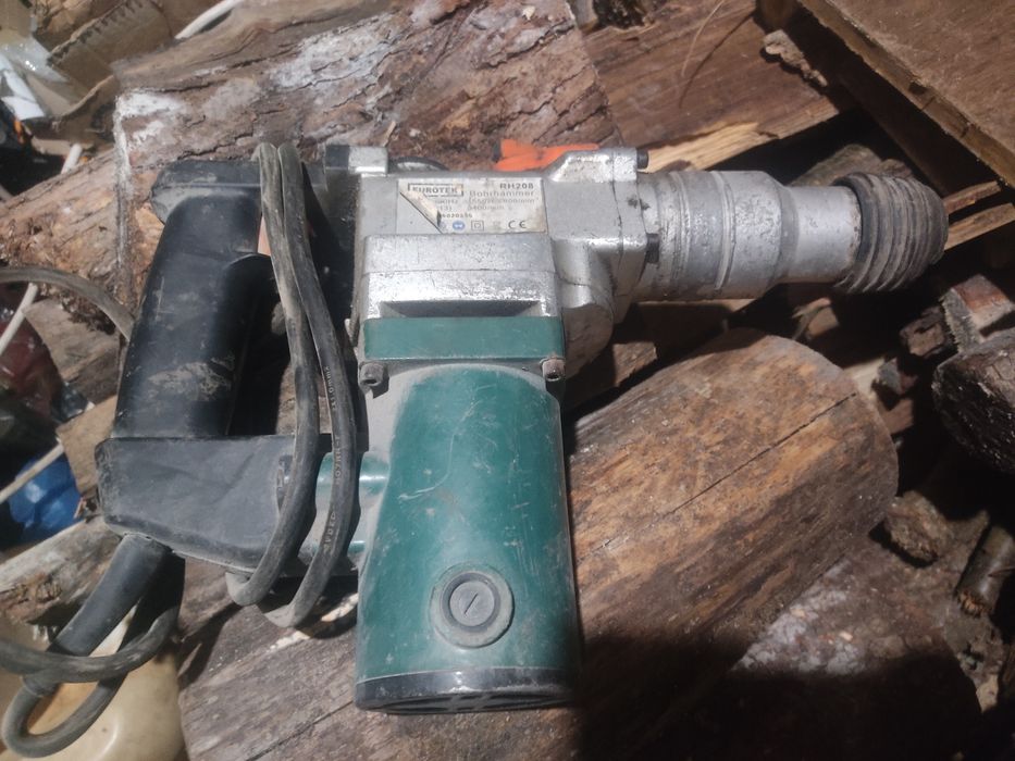 Перфоратор в доброму стані