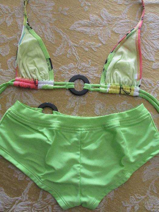 Bikini florido com 2 cuecas