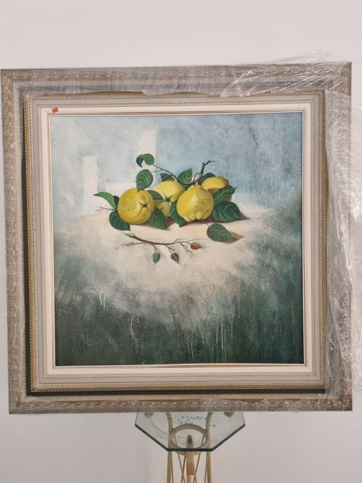 Quadros com moldura dourada