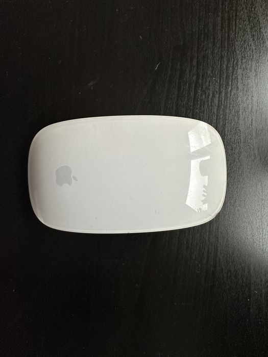 IMac de 21.5 polegadas e em otimo estado. Teclado e mouse originais .