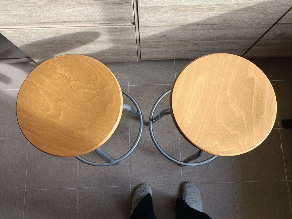 Bancos de balcão reguláveis da  Area