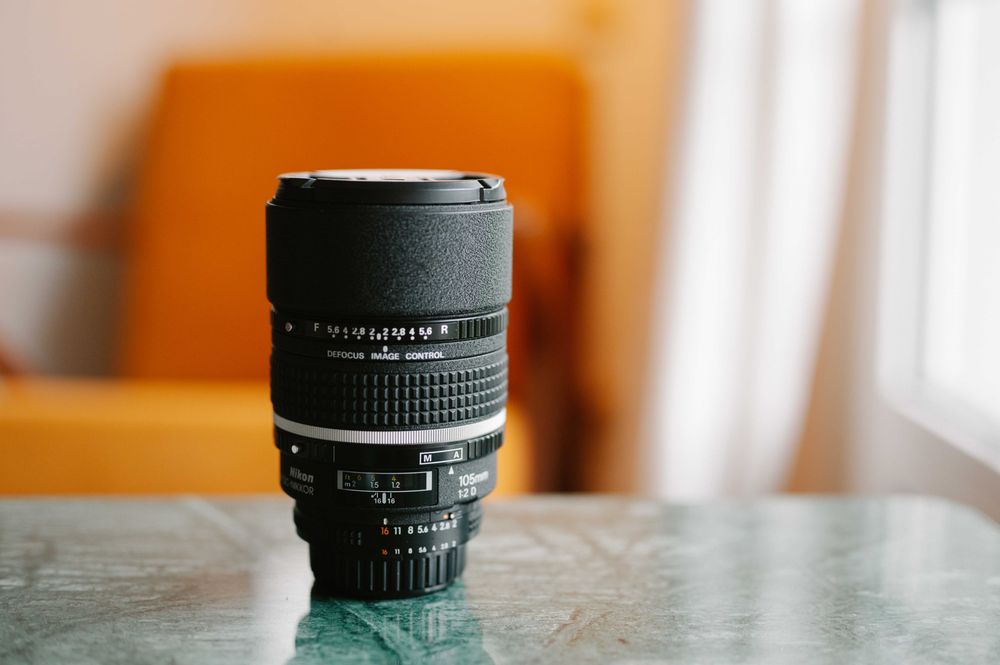 Nikon AF DC-Nikkor 105mm f/2.0 Defocus Control