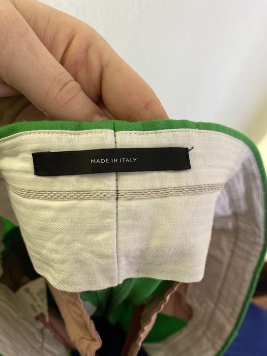 Стильні штани зеленого кольору .