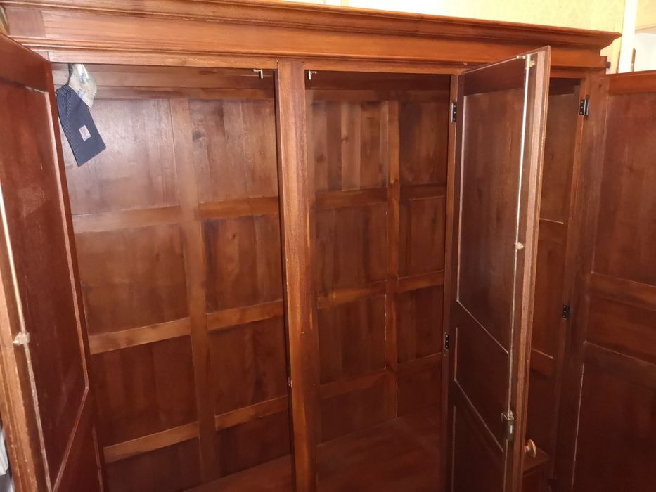 Armário em castanho