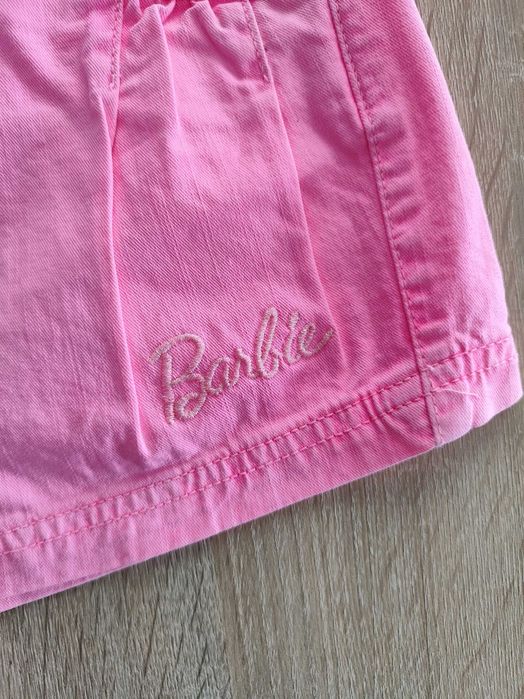 Krótkie spodenki z kieszeniami i paskiem 116 barbie