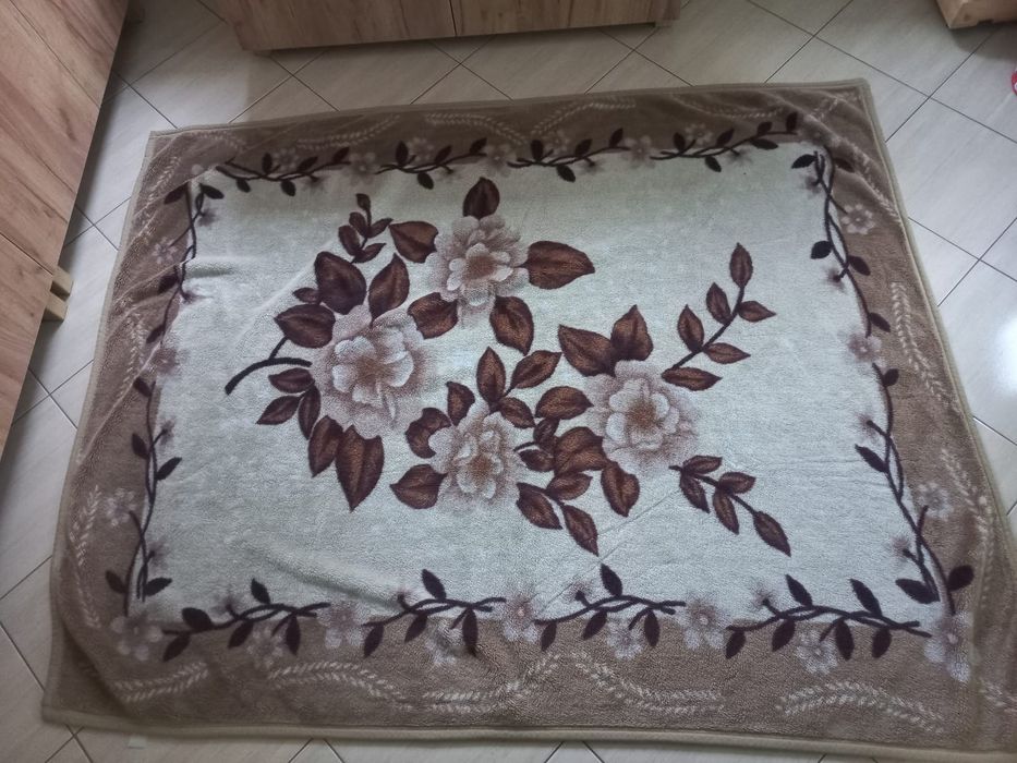 Beżowo brązowy koc w kwiaty 160x190 Truelove