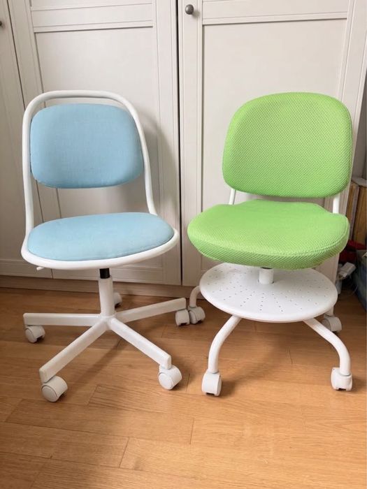 Dwa foteliki dzięcięce krzesła obrotowe Ikea Vimund Orfjall
