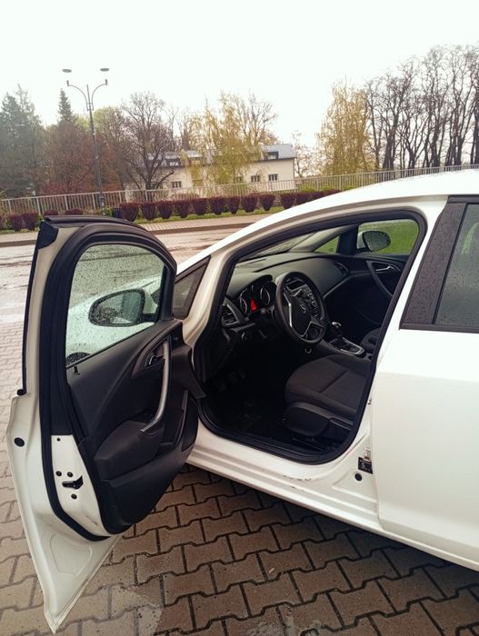 Opel Astra 1,4 - 2014r.-153000km