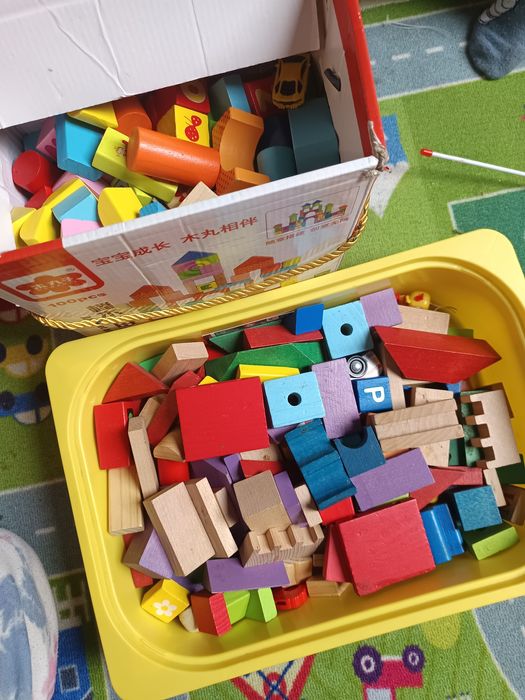 Zestaw drewnianych klocków