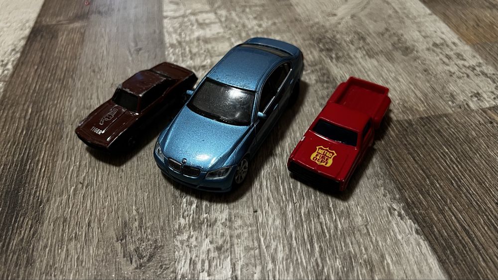 Машинки металеві