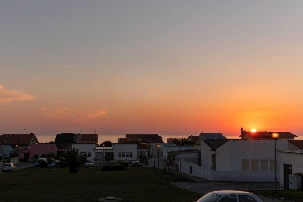T2+1 Remodelado com Terraço de 100 m² e Vista Mar – Praia de Angeiras