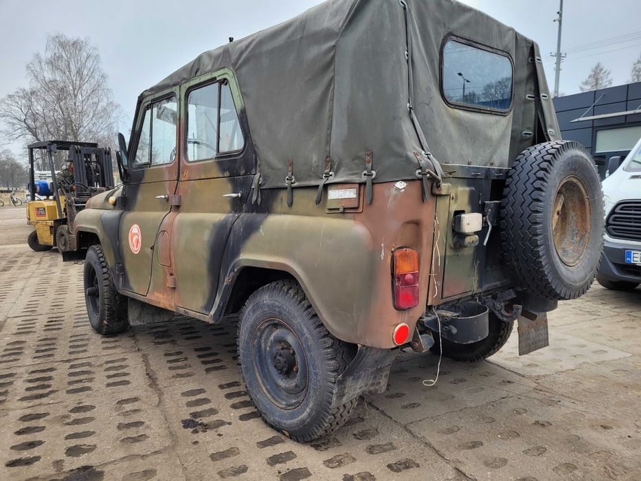 Samochód terenowy UAZ-469B z wojska w całości lub na części
