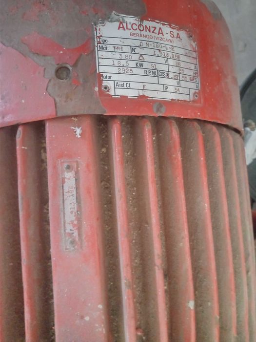 Motor trifásico de água