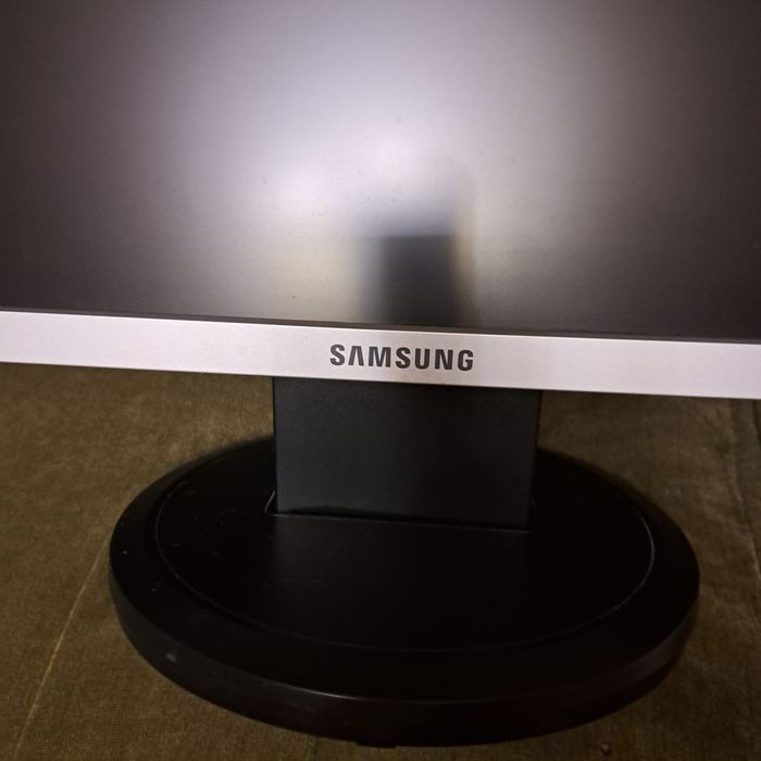 Монітор Samsung SyncMaster 2223NW.